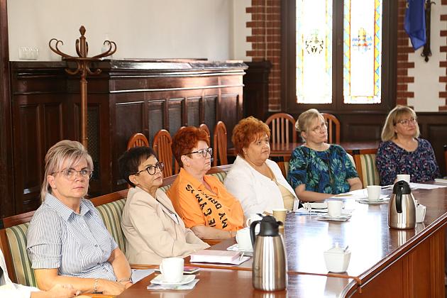 Spotkanie w ratuszu w sprawie nowego roku szkolnego