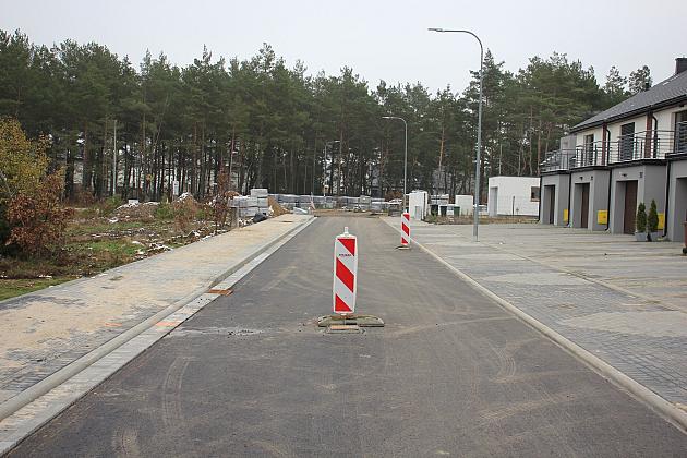 Wylewają asfalt na ulicach dzielnicy „Lębork Wschód”