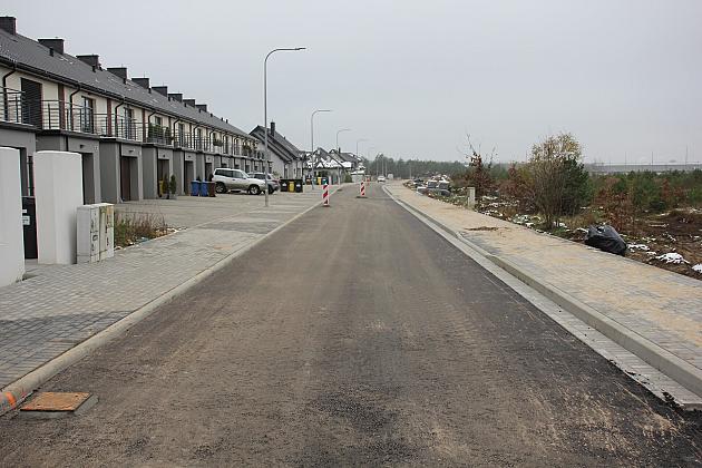 Wylewają asfalt na ulicach dzielnicy „Lębork Wschód”