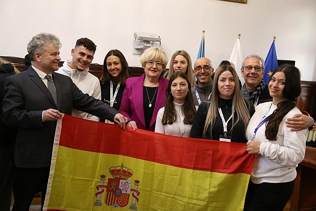 Goście z Hiszpanii i Portugalii odwiedzili ratusz