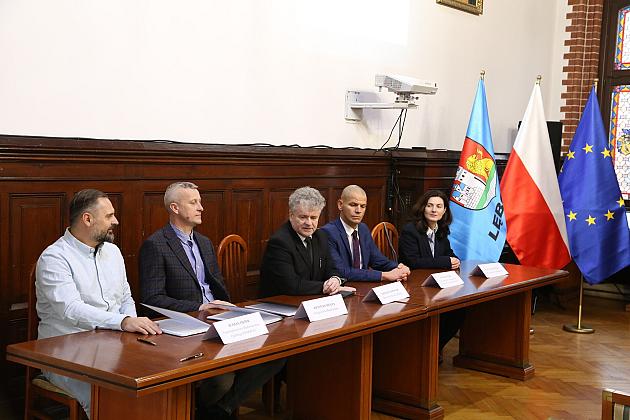 Umowy na rewitalizację otoczenia Lęborskiego Węzła Przesiadkowego podpisane!