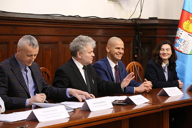 Umowy na rewitalizację otoczenia Lęborskiego Węzła Przesiadkowego podpisane!