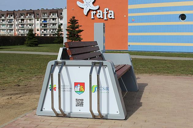 Solarna ławka i samoobsługowa stacja rowerowa stanęła przy Pływalni „RAFA”