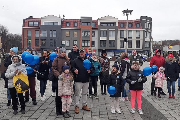 W solidarności z osobami z autyzmem. Lębork na niebiesko