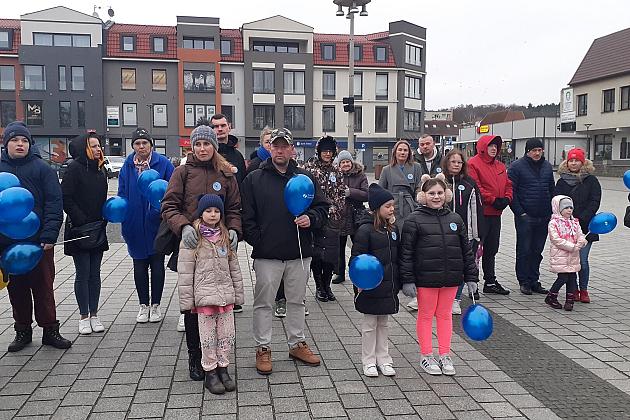 W solidarności z osobami z autyzmem. Lębork na niebiesko