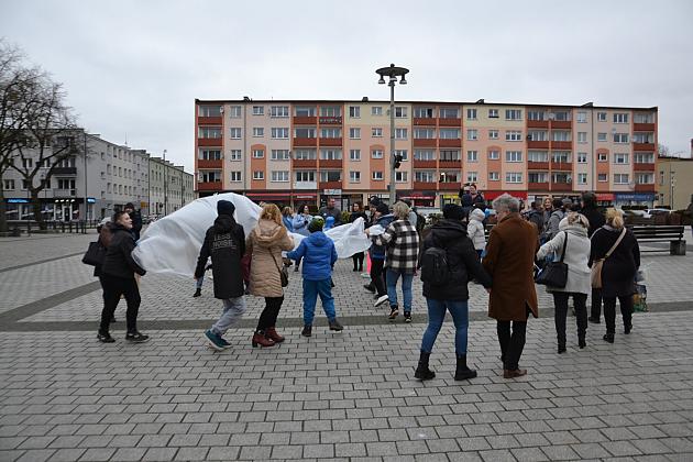 W solidarności z osobami z autyzmem. Lębork na niebiesko