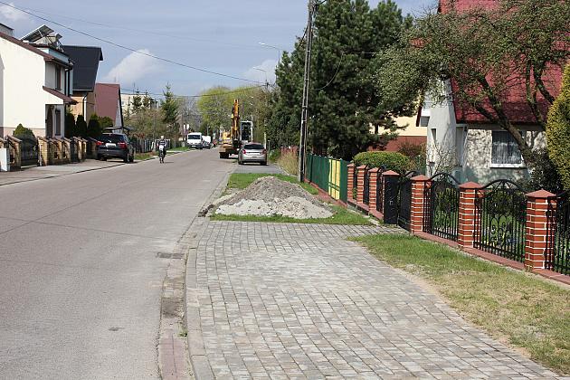 Budowa chodnika na Komuny Paryskiej