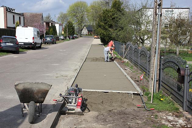 Budowa chodnika na Komuny Paryskiej