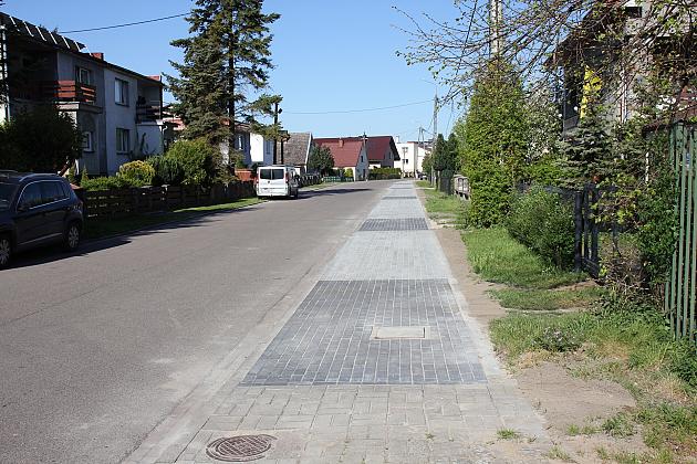 Nowy chodnik przy ulicy Komuny Paryskiej