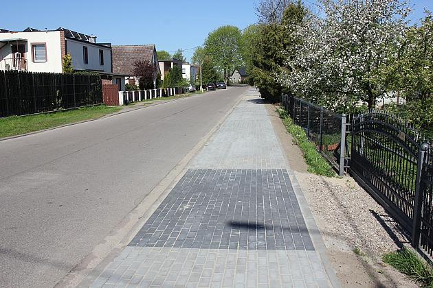 Nowy chodnik przy ulicy Komuny Paryskiej