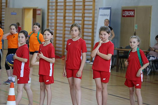 „Kto z nas lepiej i prędzej”. Konkurs sportowy dla uczniów szkół podstawowych