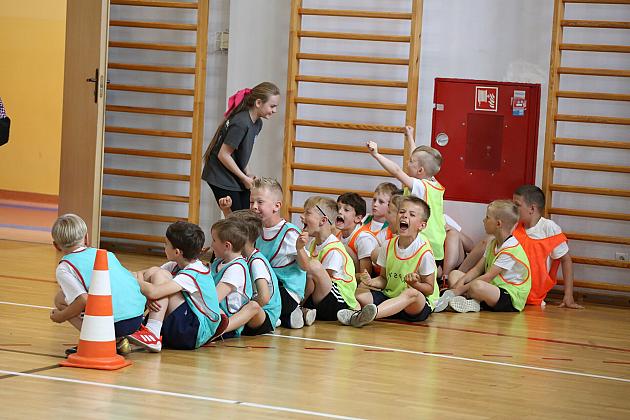 „Kto z nas lepiej i prędzej”. Konkurs sportowy dla uczniów szkół podstawowych