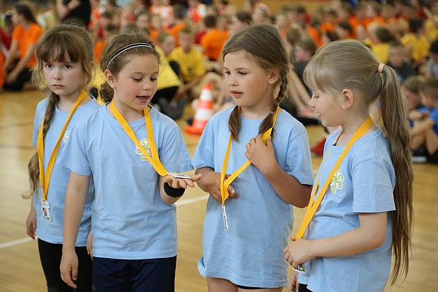 „Kto z nas lepiej i prędzej”. Konkurs sportowy dla uczniów szkół podstawowych