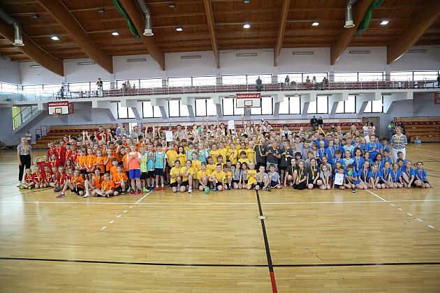 „Kto z nas lepiej i prędzej”. Konkurs sportowy dla uczniów szkół podstawowych