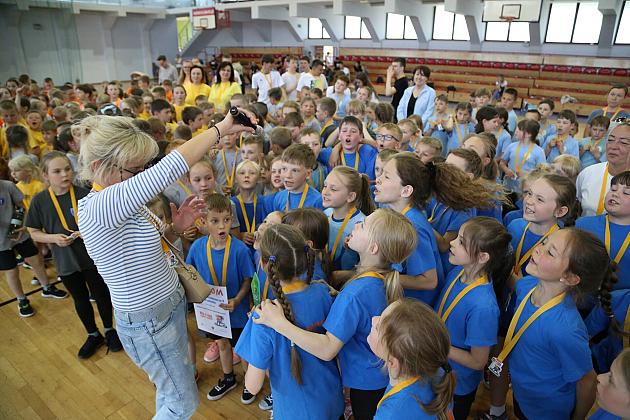 „Kto z nas lepiej i prędzej”. Konkurs sportowy dla uczniów szkół podstawowych