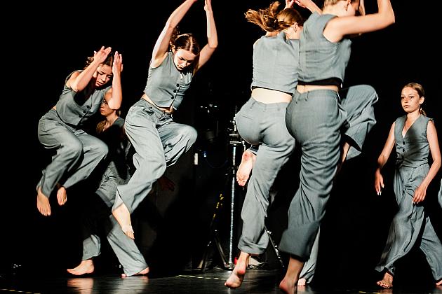 Komplety publiczności na premierowych spektaklach Teatru Tańca Jeszcze 5 Minut