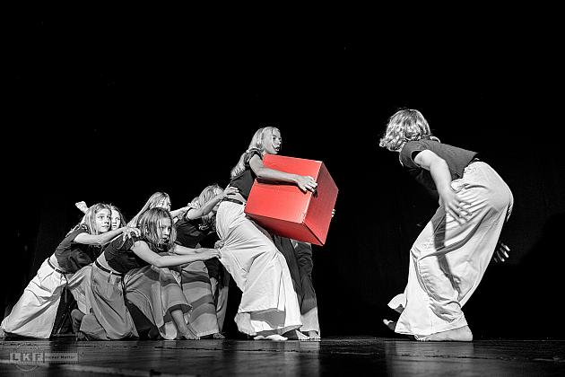 Komplety publiczności na premierowych spektaklach Teatru Tańca Jeszcze 5 Minut