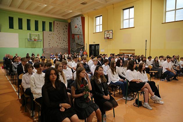 Uroczyste zakończenie roku szkolnego w lęborskich szkołach podstawowych: Emocje, nagrody i plany na wakacje!