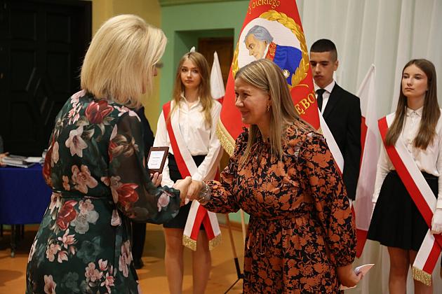 Uroczyste zakończenie roku szkolnego w lęborskich szkołach podstawowych: Emocje, nagrody i plany na wakacje!