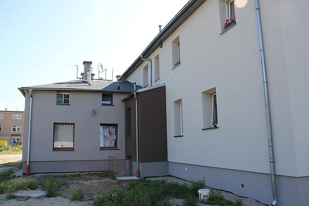 Budynki przy ul. Sienkiewicza wyremontowane. Trwa rewitalizacja otoczenia Parku Kaczyńskich