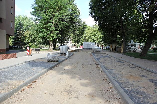 Sienkiewicza w przebudowie. Powstają miejsca postojowe, ławki, zieleń i oświetlenie