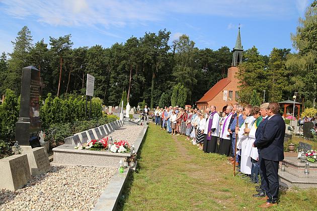 W hołdzie bohaterom i ofiarom wojny
