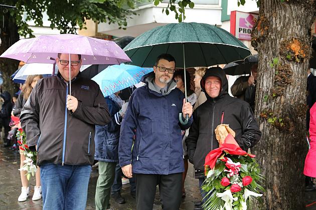 W hołdzie bohaterom i ofiarom wojny