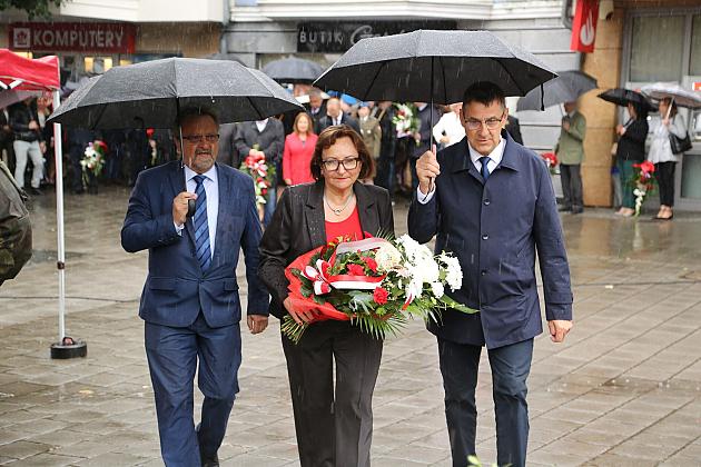 W hołdzie bohaterom i ofiarom wojny