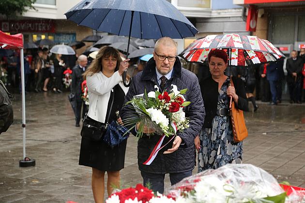 W hołdzie bohaterom i ofiarom wojny