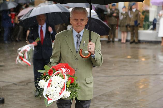 W hołdzie bohaterom i ofiarom wojny