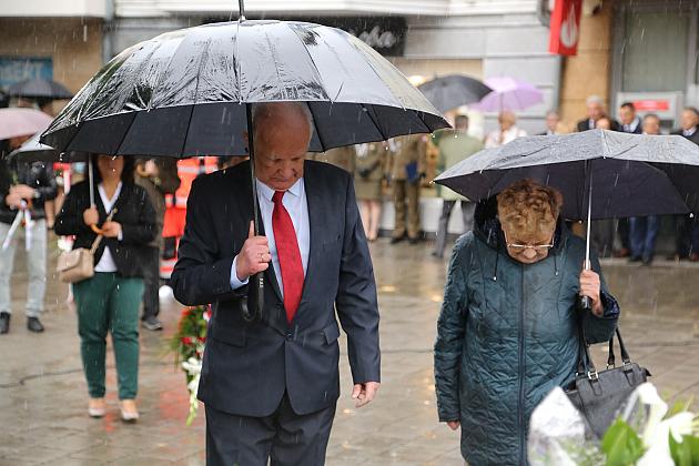 W hołdzie bohaterom i ofiarom wojny
