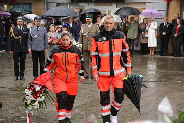 W hołdzie bohaterom i ofiarom wojny