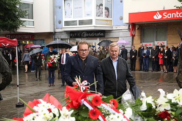 W hołdzie bohaterom i ofiarom wojny
