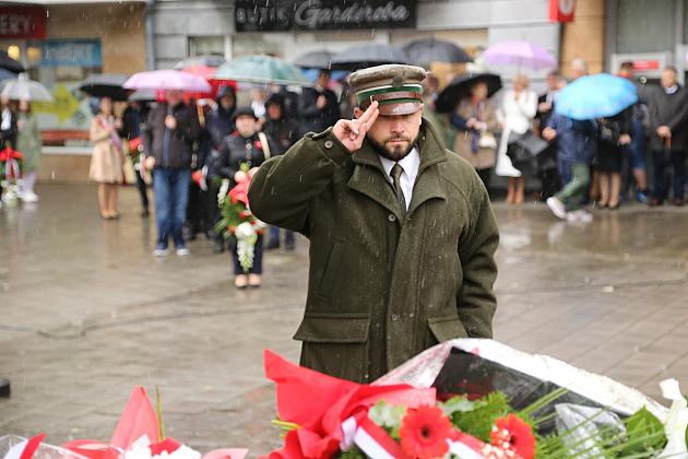 W hołdzie bohaterom i ofiarom wojny
