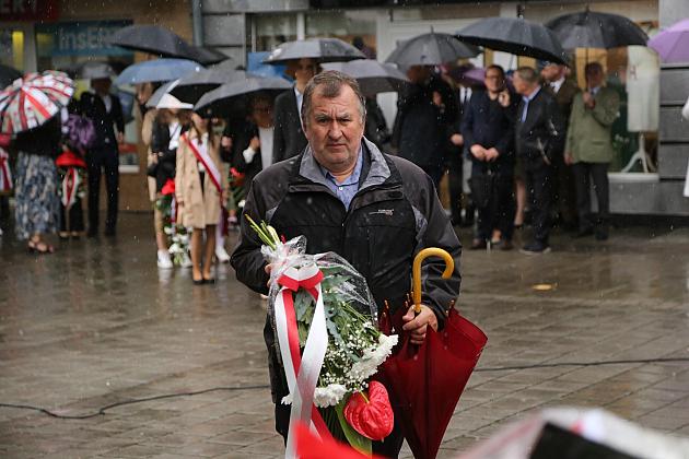 W hołdzie bohaterom i ofiarom wojny