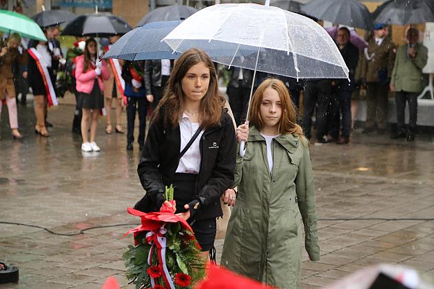 W hołdzie bohaterom i ofiarom wojny