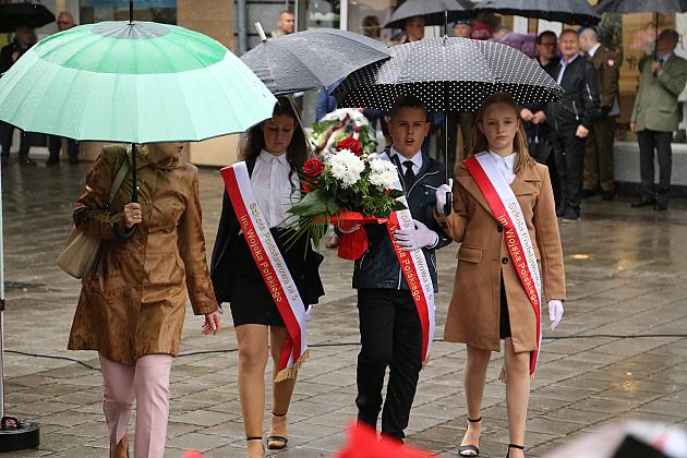 W hołdzie bohaterom i ofiarom wojny