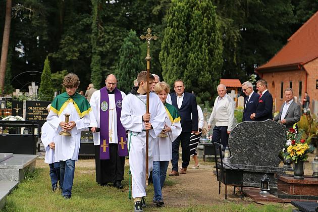 W hołdzie bohaterom i ofiarom wojny