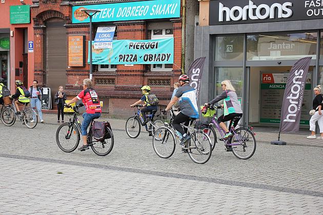 Rajd pieszo-rowerowy wyruszył z placu Pokoju