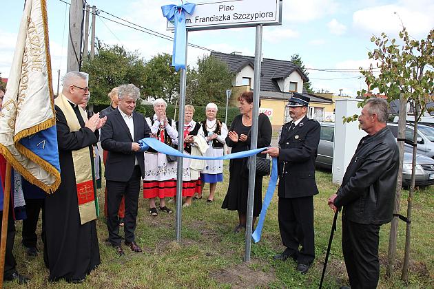 Plac im. Franciszka Szczypiora otwarty!