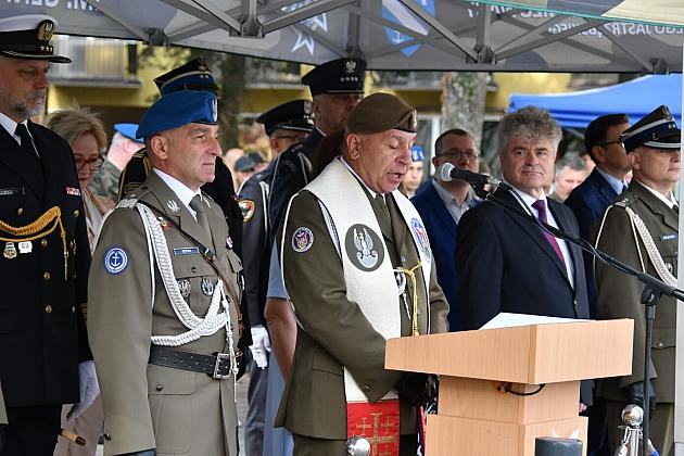 Uroczysta przysięga wojskowa na placu Pokoju