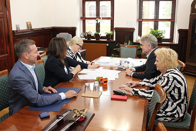 Miasto Lębork wspiera budowę hospicjum w Pogorzelicach