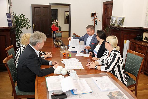 Miasto Lębork wspiera budowę hospicjum w Pogorzelicach