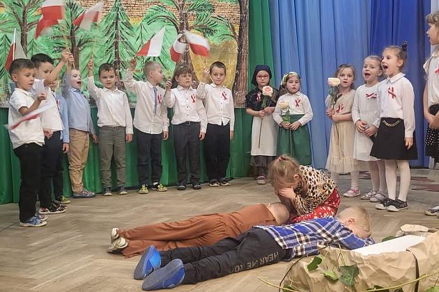 Wieczornica z okazji Święta Niepodległości w Przedszkolu Nr 6 w Lęborku!