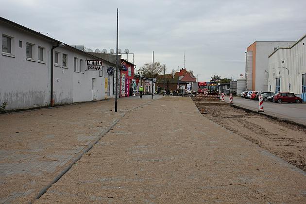 Ulica Zwarowska w przebudowie. Powstają nowe miejsca parkingowe