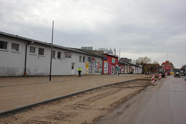 Ulica Zwarowska w przebudowie. Powstają nowe miejsca parkingowe
