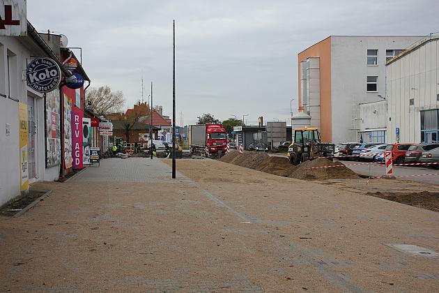 Ulica Zwarowska w przebudowie. Powstają nowe miejsca parkingowe