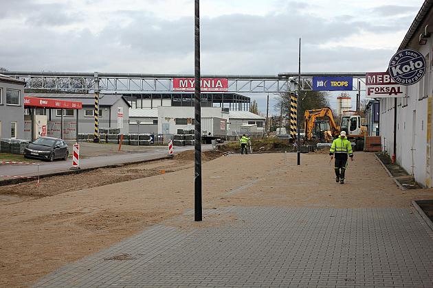 Ulica Zwarowska w przebudowie. Powstają nowe miejsca parkingowe