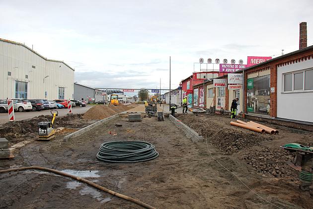 Ulica Zwarowska w przebudowie. Powstają nowe miejsca parkingowe