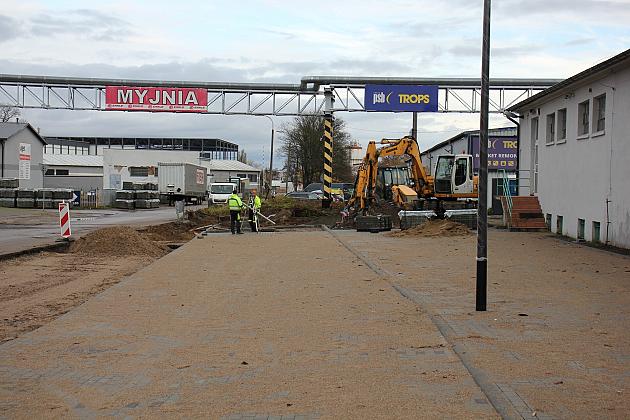 Ulica Zwarowska w przebudowie. Powstają nowe miejsca parkingowe